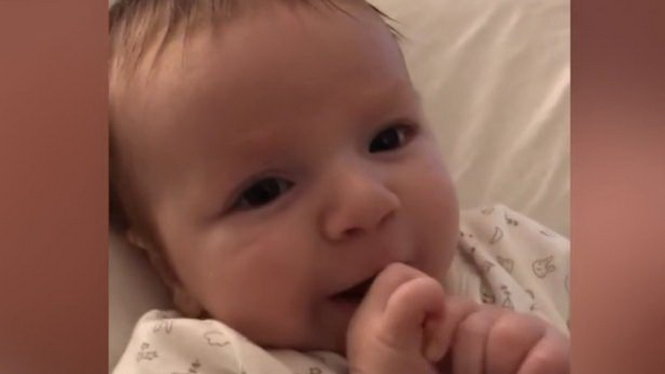 Bé Christian Jones nói