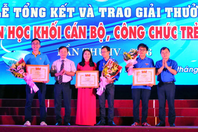 Đồng Nai (giữa) đoạt giải nhất đồng đội tại hội thi - Ảnh: A LỘC