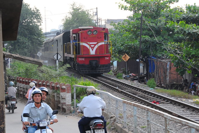 Lạng Sơn muốn làm sớm đường sắt kết nối với Trung Quốc trong khi theo đại diện Bộ GTVT, tuyến này nhu cầu chưa nhiều. Trong ảnh: tuyến tàu hỏa Bắc - Nam khởi hành từ TP.HCM - Ảnh: T.T.D.