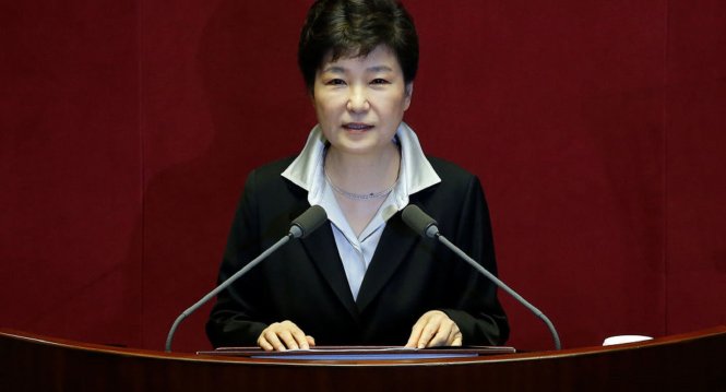 Tổng thống Hàn Quốc Park Geun Hye đang thực hiện nhiều biện pháp để xoa dịu dư luận - Ảnh: Reuters