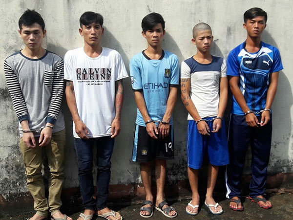 Năm đối tượng bị bắt do đánh nhau đến chết người - Ảnh: V.VŨ