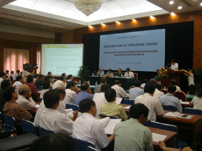 Cán bộ đi công tác, họp hành ở một số địa phương có thể được thanh toán đến 450.000đ/người/ngày. Ảnh: Tại một hội nghị ở Hà Nội. Ảnh: Việt Hà
