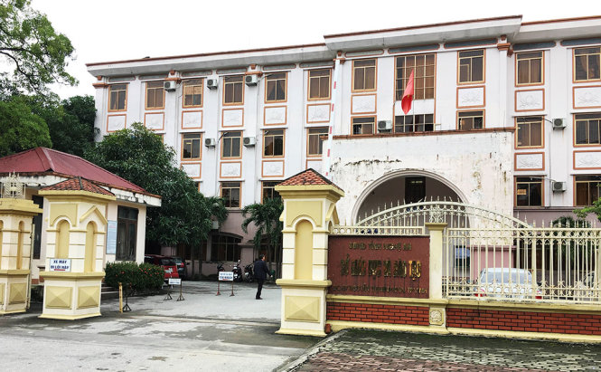 Sở GD-ĐT tỉnh Nghệ An. Liên danh nhà thầu Anh Đức - Sao Mai đã khởi kiện giám đốc Sở GD-ĐT Nghệ An liên quan đến kết quả đấu thầu - Ảnh: DOÃN HÒA