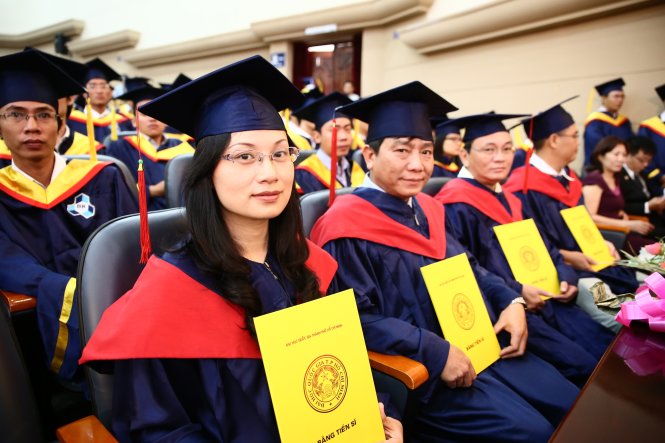 Các tân tiến sĩ trong ngày nhận bằng tại Trường ĐH Bách khoa (ĐHQG TP.HCM) - một trong những cơ sở đào tạo sau đại học được xem là có chất lượng - Ảnh: NHƯ HÙNG