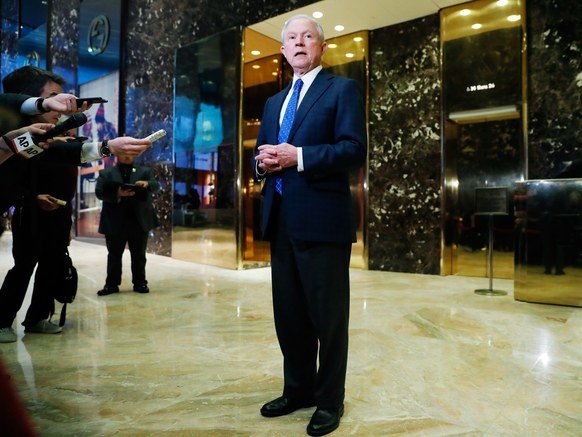Việc ông Trump đề cử ông Jeff Sessions (trong ảnh) giữ chức Bộ trưởng tư pháp Mỹ đang vấp phải phản đối của các thượng nghị sĩ đảng Dân chủ - Ảnh: AP