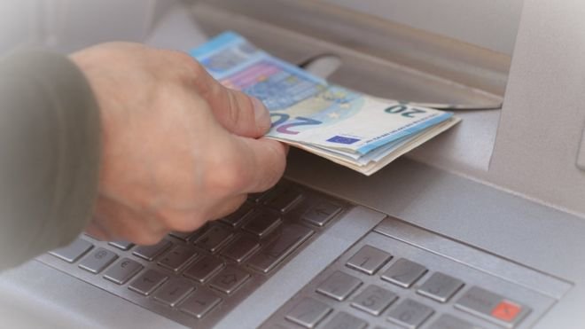 Tuy chưa phổ biến, nhưng dạng thức tấn công hàng loạt máy ATM bằng phần mềm mã độc ẩn chứa nguy cơ tổn thất lớn nếu được thực hiện trót lọt - Ảnh: Thinkstock