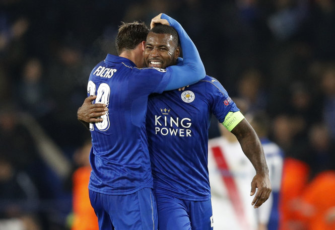 Các cầu thủ Leicester ăn mừng chiến thắng trước Club Brugge. Ảnh: REUTERS