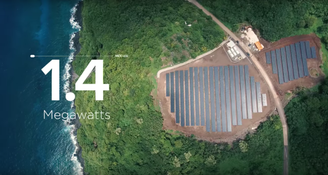 Các tấm thu điện mặt trời do Tesla lắp đặt tại vùng American Samoa - Ảnh: The Verge
