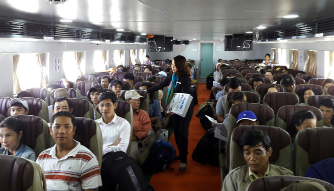 Bên trong khoang hành khách tàu cao tốc Ngọc Thành - Ảnh: K.NAM