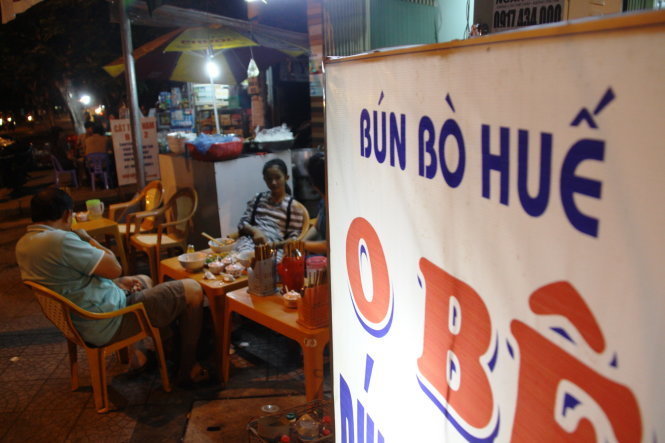 Có thể bắt gặp bảng hiệu có cụm chữ