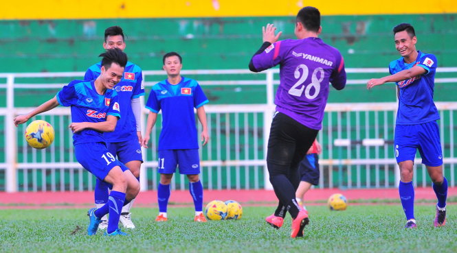 Buổi tập tràn đầy niềm lạc quan và tiếng cười rộn ràng của cầu thủ. Ảnh:S.H