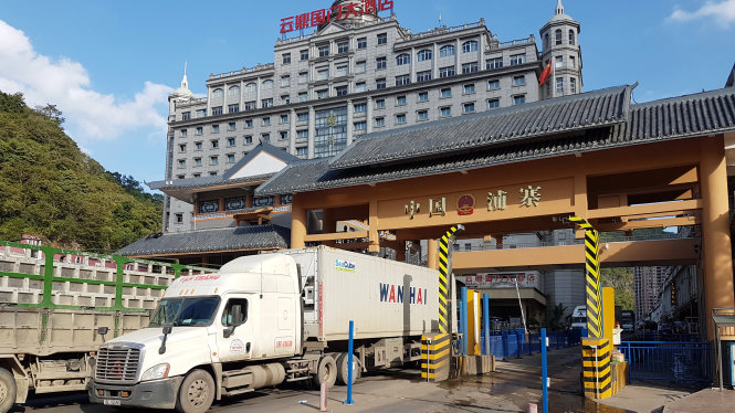 Xe container Việt Nam chở hàng nông sản ra khỏi địa phận Trung Quốc vào cửa khẩu Tân Thanh, Lạng Sơn, Việt Nam - Ảnh: Vân Trường