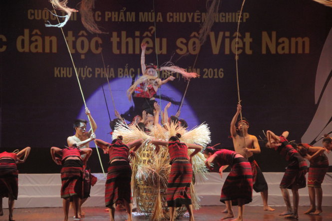 Tác phẩm Lễ bỏ mả (Bru - Vân Kiều) - Ảnh: Thanh Hoa
