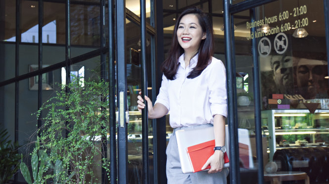 Bạn Nguyễn Trần Phi Yến (28 tuổi) hiện là giảng viên bốn trường đại học, sáng lập viên một công ty huấn luyện kỹ năng và một trung tâm ngoại ngữ, một quán café… Bạn từng có thu nhập rất tốt thời sinh viên nhờ làm nhiều việc cùng lúc. Ảnh: Kaiyoon