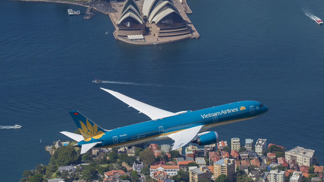 Boeing 787 Dreamliner (hay Boeing Y2) là loại máy bay phản lực hai động cơ phản lực thân rộng, có sức chở từ 210 - 330 hành khách, do hãng Boeing's Commercial Airplanes division chế tạo - Ảnh: VNA cung cấp