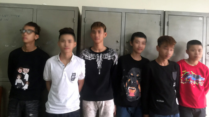Nhóm thiếu niên gây rối trật tự, cố ý gây thương tích tại cơ quan công an - Ảnh: Thân Hoàng