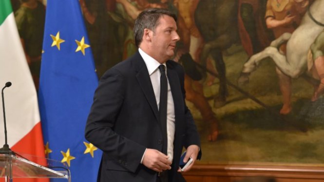 Thủ tướng Ý Matteo Renzi tuyên bố từ chức sau thất bại tại cuộc bỏ phiếu trưng cầu ý dân về những thay đổi hiến pháp ngày 4-12-2016 - Ảnh: AFP