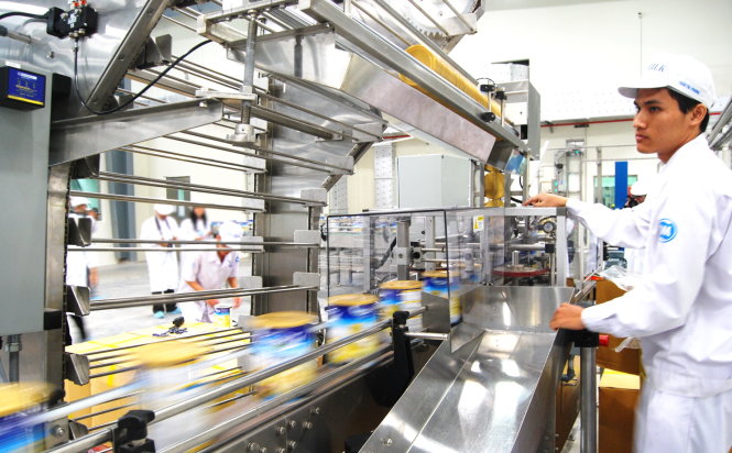 Tổng Công ty Đầu tư và kinh doanh vốn Nhà nước (SCIC) sẽ tiến hành thoái 9% vốn tại Vinamilk vào ngày 12-12 tới. Kết thúc phiên giao dịch ngày 7-12, cổ phiếu VNM giảm 1.500 đồng, về mức 132.500 đồng/cp. Ảnh: T.V.N