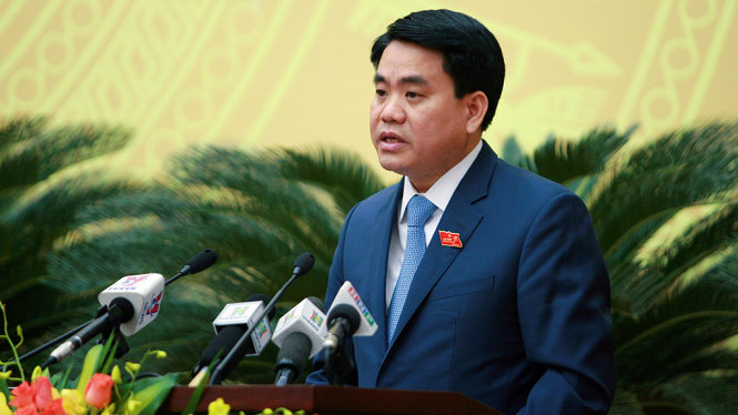 Chiều 7-12, chủ tịch UBND thành phố Hà Nội Nguyễn Đức Chung cho biết ông được báo cáo các dự án nạo vét bùn hồ Tây đã nạo vét được hơn 400 nghìn m3. Ông Chung cũng khẳng định khi nêu vấn đề chi 128 tỉ đồng nạo vét bùn hồ Tây không có hàm ý nói là có tiêu cực mà tôi chỉ nêu khối lượng chưa đáp ứng được với yêu cầu thực tế - Ảnh: NAM TRẦN