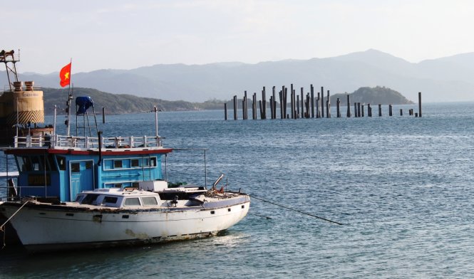 Dự án cảng trung chuyển quốc tế Vân Phong (thôn Đầm Môn, xã Vạn Thạnh, huyện Vạn Ninh, tỉnh Khánh Hòa) do Tổng công ty Hàng hải VN (Vinalines) làm chủ đầu tư. Sau gần hai năm khởi công, công trình này gần như vẫn giậm chân tại chỗ bởi tiến độ thi công quá chậm - Ảnh: Văn Kỳ