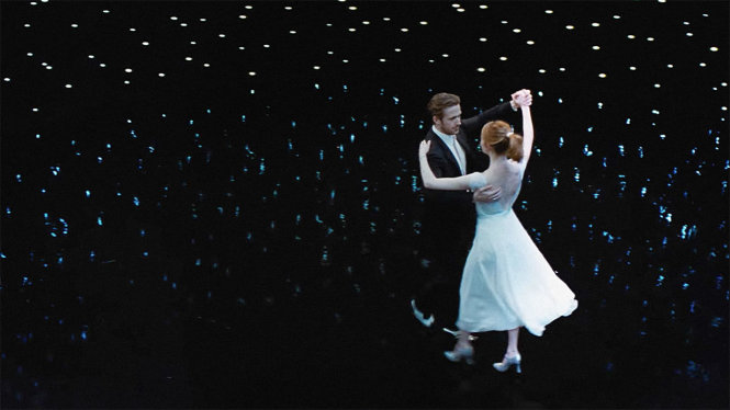 Một cảnh lãng mạn trong La La Land - Ảnh: CGV