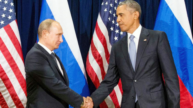 Tổng thống Mỹ Barack Obama (phải) đã yêu cầu đánh giá toàn bộ những cuộc tấn công mạng liên quan tới cuộc bầu cử Mỹ 2016 - Ảnh: AP