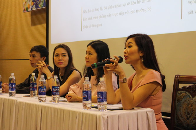 Đại diện doanh nghiệp chia sẻ với sinh viên tại hội thảo - Ảnh: Phương Nguyễn