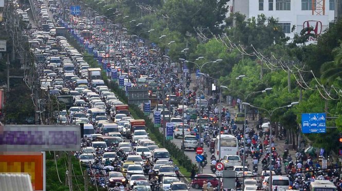 Sở Giao thông vận tải TP.HCM đề xuất chuyển nhiều đường hai chiều thành một chiều và thực hiện ngay trong năm 2017, trong đó có đường Cộng Hòa, Q.Tân Bình, TP.HCM (ảnh chụp chiều 15-12) - Ảnh: Quang Định