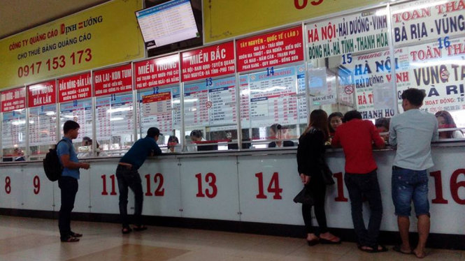 Nhiều quầy bán vé xe tang cường vắng hoe, không có khách đến hỏi mua vé - Ảnh: THU DUNG