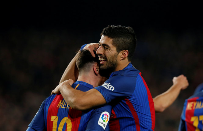 Suarez ăn mừng bàn thắng vào lưới Espanyol. Ảnh: REUTERS