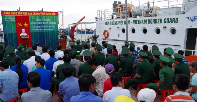 Đông đảo cán bộ, chiến sĩ biên phòng và nhân dân Thổ Châu vui mừng dự lễ công bố thành lập Trạm cứu hộ, cứu nạn - Ảnh: T.Vinh