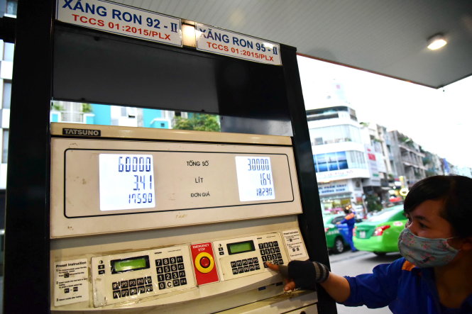 Xăng dầu đã tăng giá trong chiều 20-12 - Ảnh: HỮU THUẬN
