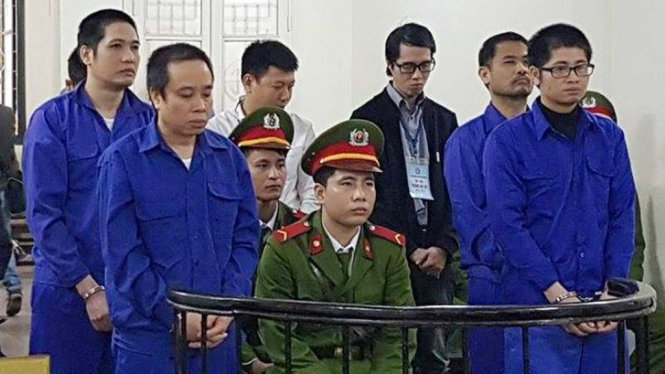 Các bị cáo tại phiên tòa - Ảnh: GIANG LONG