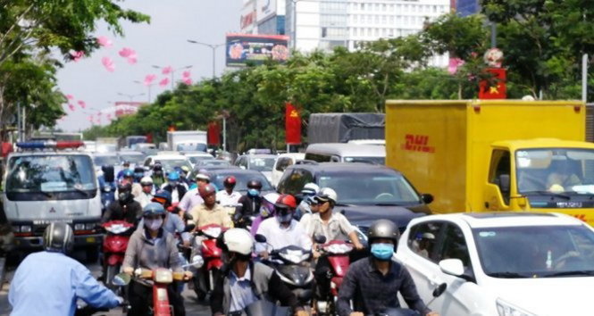 Cửa ngõ ra vào Tân Sơn Nhất thường xuyên bị ùn ứ - Ảnh: Đại Việt