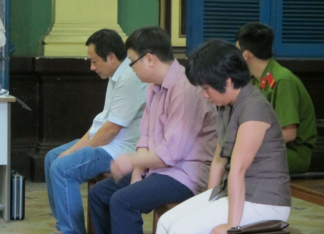 Ba bị cáo tại toà.