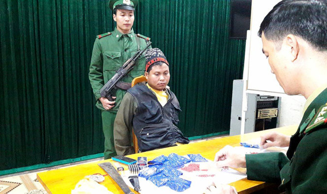 Đeng Sổm Sa Núc bị bất giữ khi đưa ma tuý vào VN