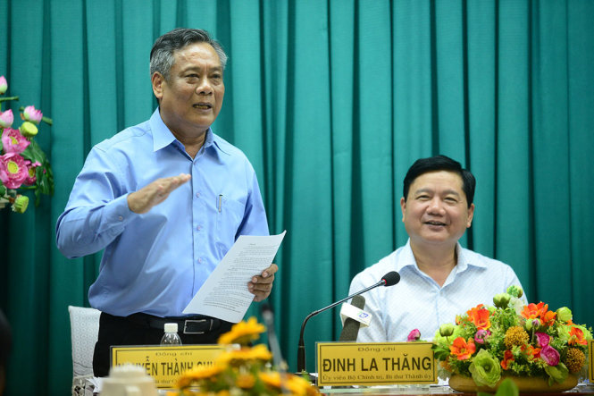 Bí thư Quận ủy Q. Tân Phú Nguyễn Thành Chung phát biểu tại buổi làm việc với Bí thư Thành ủy TP.HCM Đinh La Thăng chiều 28-12 - Ảnh: Quang Định