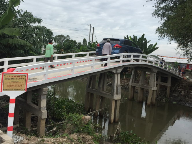 Cầu Đồng Tâm 69 do Hội từ thiện Đồng Tâm xây dựng, có tên cũ là Xóm Đồng - Ảnh: Đ.T.