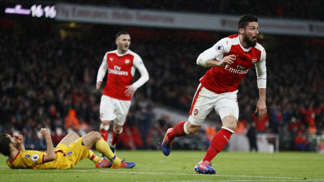 Giroud ăn mừng bàn thắng vào lưới Crystal Palace. Ảnh: REUTERS
