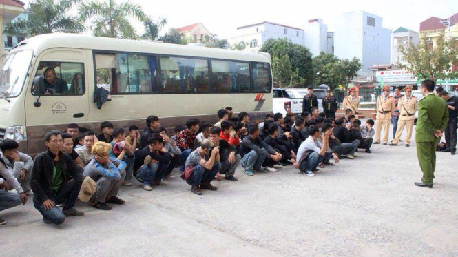 Nhóm người bị phát hiện khi chưa kịp hành động - Ảnh: CTV