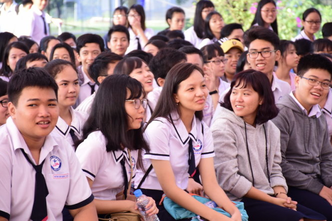 Hàng ngàn học sinh đã được các chuyên gia tư vấn hướng nghiệp, tuyển sinh và giải đáp toàn diện những thắc mắc tại Trường ĐH Sư phạm kỹ thuật TP.HCM sáng 7-1 - Ảnh VIỆT TIÊN