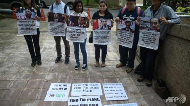 Thân nhân hành khách trên chuyến bay MH370 kêu gọi chính phủ các nước tiếp tục tìm kiếm chiếc máy bay mất