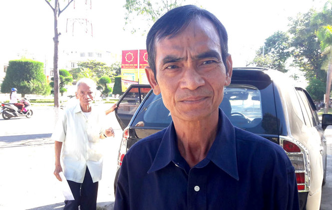 Ông Huỳnh Văn Nén đến TAND tỉnh Bình Thuận vào ngày 9-1 - Ảnh: NG.NAM