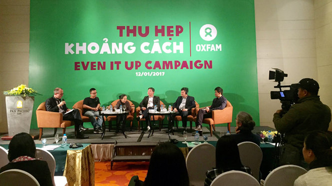 Đại diện các cơ quan quản lý, giám sát (Bộ LLĐTB&XH, Quốc hội), các chuyên gia kinh tế tham gia trao đổi về thu hẹp khoảng cách - Ảnh: Đ.Bình