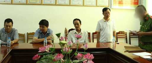 Công an đọc lệnh bắt Lưu, Pháp, An, Thiện (từ trái qua) - Ảnh C.A