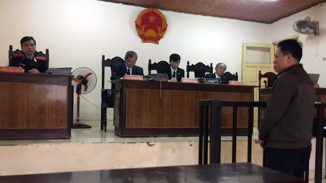 HĐXX tiến hành xét hỏi các bị cáo - Ảnh: THÂN HOÀNG