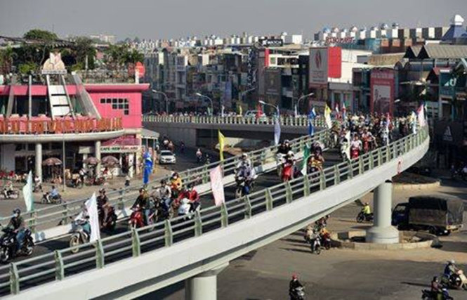 Sau khi thông xe, cầu vượt đã góp phần giảm ùn tắc trên đường Nguyễn Oanh - Ảnh: THU DUNG