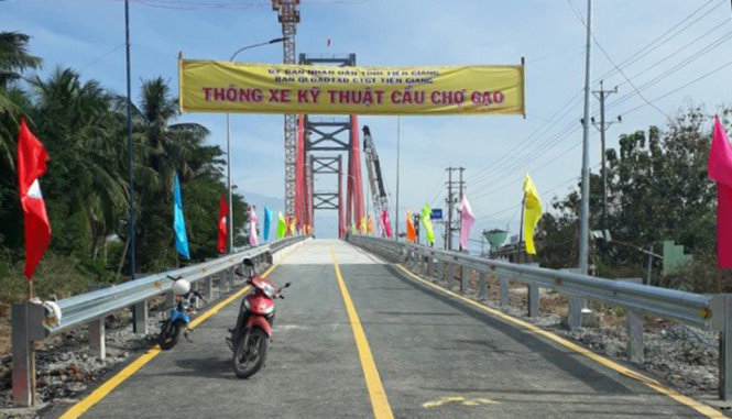 Cầu Chợ Gạo được thông xe kỹ thuật vào chiều 20-1 - Ảnh: Hoài Thương