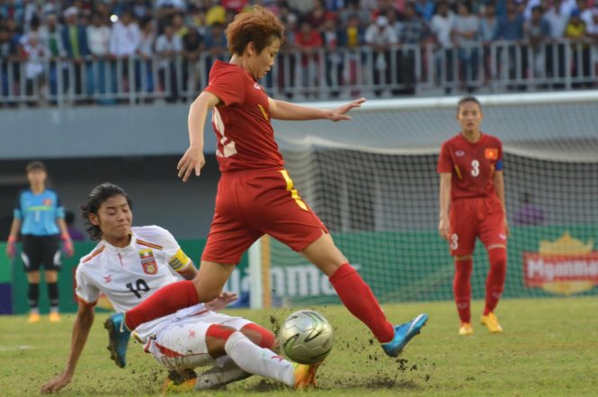 Đội tuyển nữ VN trong trận thắng chủ nhà Myanmar ở Giải Đông Nam Á 2016. Ảnh: MFF
