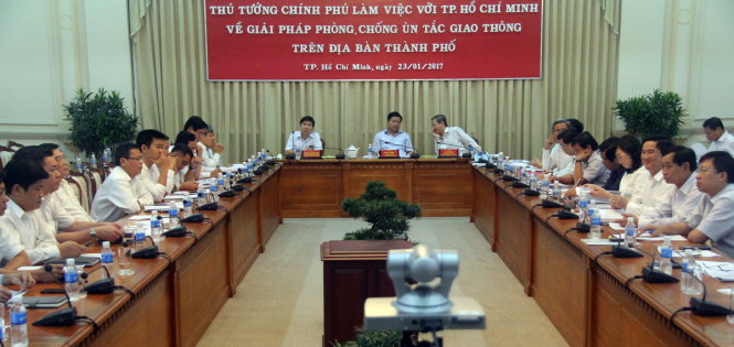 Lãnh đạo TP.HCM và đại diện các sở, ngành tham dự cuộc họp trực tuyến với Thủ tướng Chính phủ chiều 23-1.